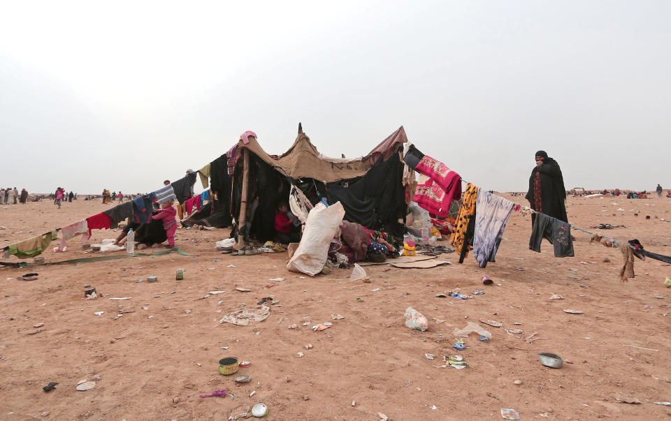 Iraqi refugees who fled the violence in Mosul rest in a makeshift tent near the Iraqi border, in Hasaka Governorate, Syria October 28, 2016. REUTERS/Rodi Said