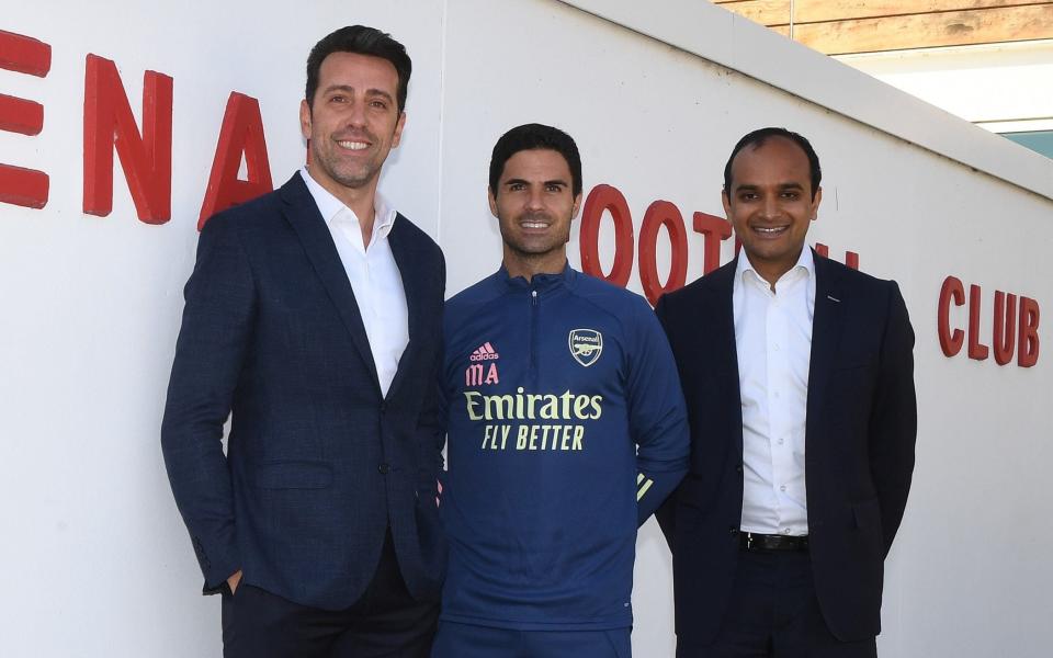  Arsenal Chief Executive Vinai Venkatesham, (L) Technical Director Edu and (2ndL) Manager Mikel Arteta  - Getty Images