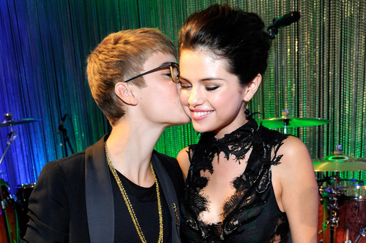 Are Justin Bieber and Selena Gomez ~officially~ back together? Apparently, he’s letting her call the shots