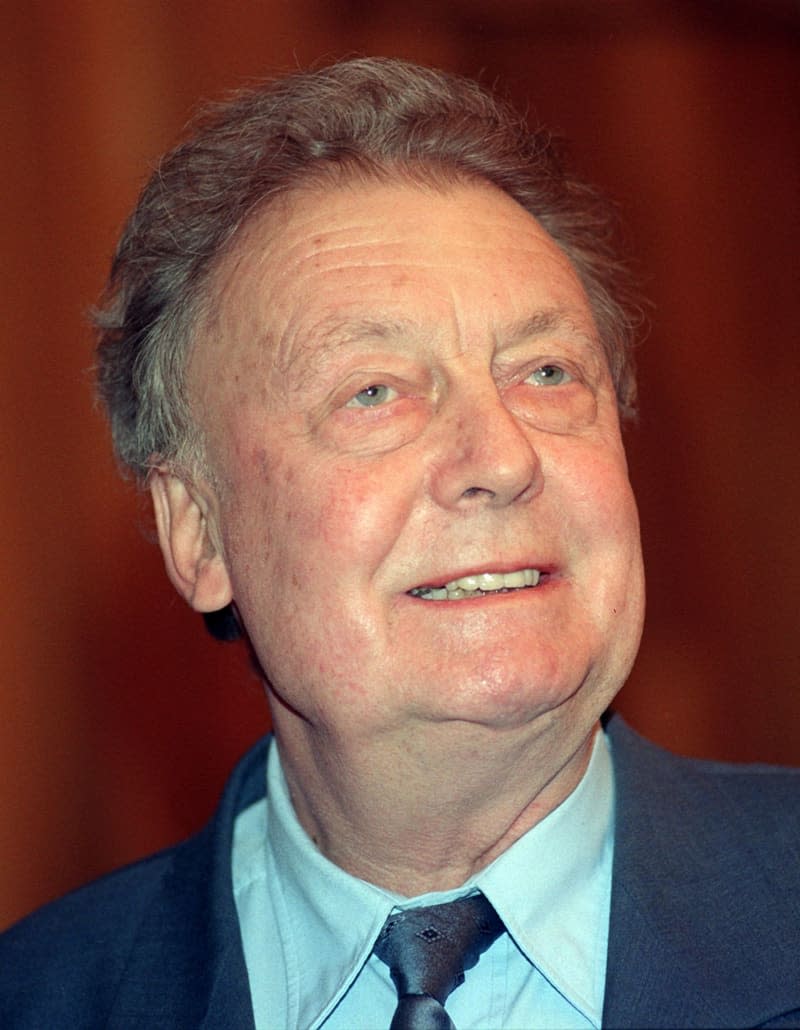 Frantisek Cerny, then Ambassador of the Czech Republic to Germany, photographed in Berlin on December 16, 2001. The diplomat Frantisek Cerny, who built bridges between Germans and Czechs, died on Friday at the age of 92, Czech Foreign Minister Jan Lipavsky confirmed on Saturday on the social media platform X, formerly Twitter. Tim Brakemeier/dpa