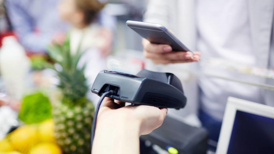 Paiement mobile sans contact au supermarché