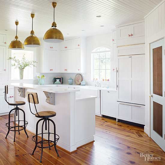 No matter where you live or the age of your house, you can re-create the bygone charisma and rural charm of a farmhouse kitchen. These eye-catching farmhouse kitchen designs will show you how.