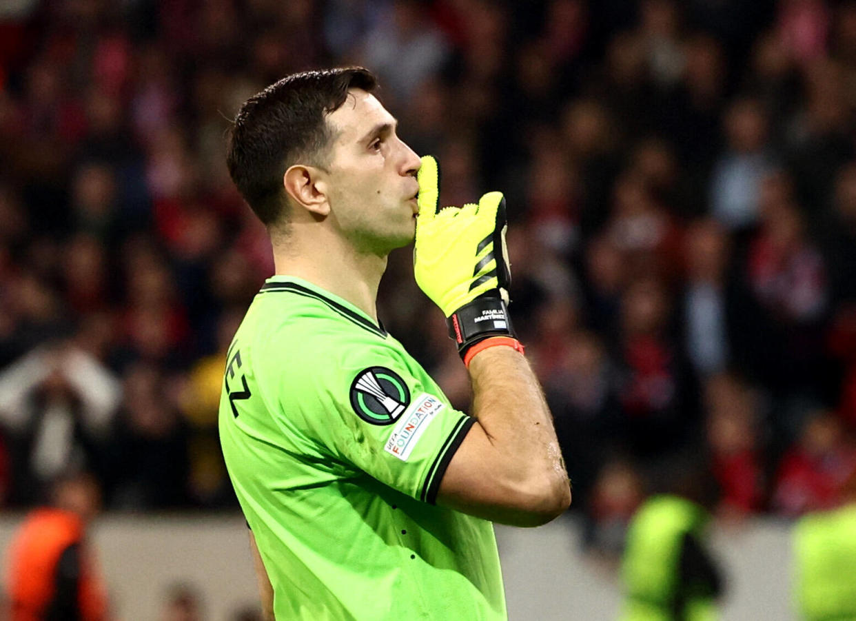 Lors de Lille-Aston Villa, Emiliano Martinez a écopé de deux cartons jaunes mais a u rester en jeu et éliminer les Lillois au bout des tirs au but. 