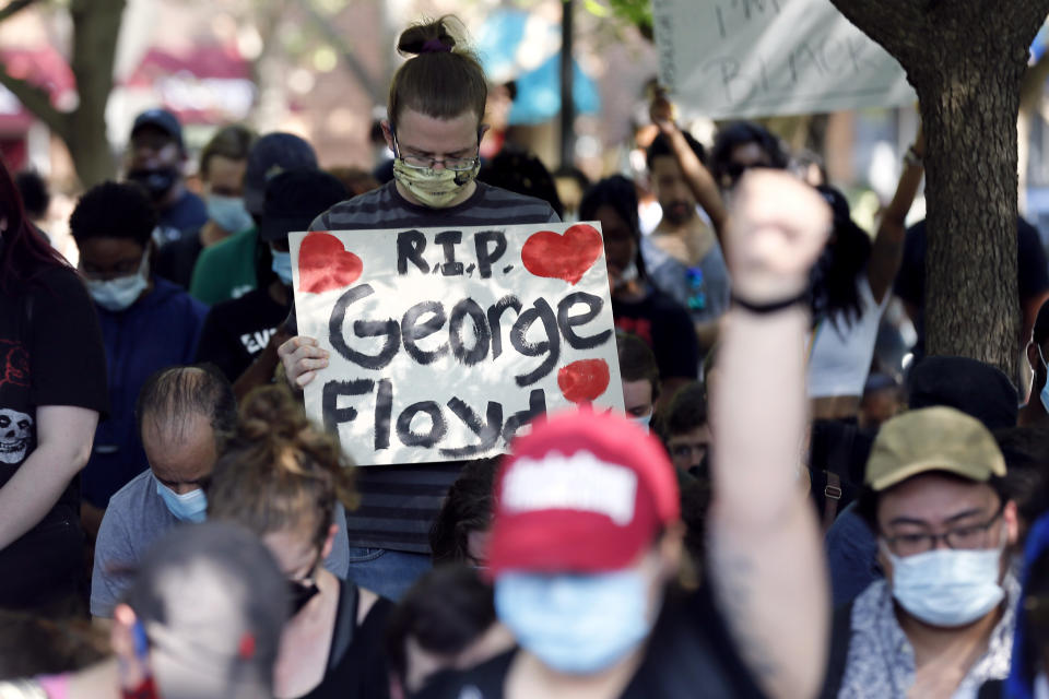 Several hundred demonstrators observe a moment of silence for George Floyd and other victims of police brutality as they gather to peacefully protest in Addison, Texas, a Dallas suburb, on June 4. (Photo: Tony Gutierrez/Associted Press)