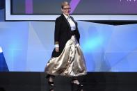 <p>Wiest shines while on stage at the 19th Costume Designers Guild Awards (CDGA) in 2017. She was there to help present her friend, Jeffrey Kurland with the Lifetime Achievement Award that night. </p>