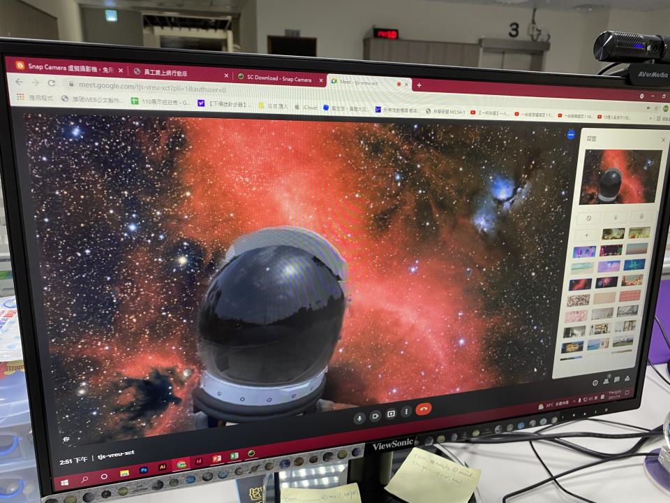 透過Snap Camera 與太空人對話的視訊會議