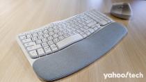 <p>Logitech Wave Keys</p> 