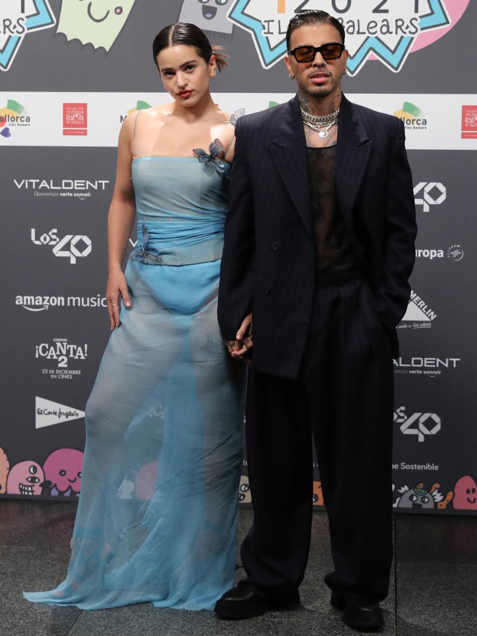 Rosalia and Rauw attend 'Los40 Music Awards' Photocall on November 12, 2021 in Palma de Mallorca, Spain