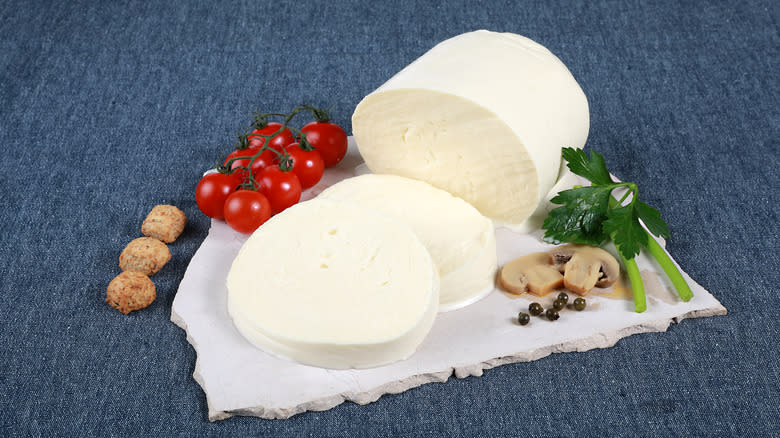 Sliced fior di latte