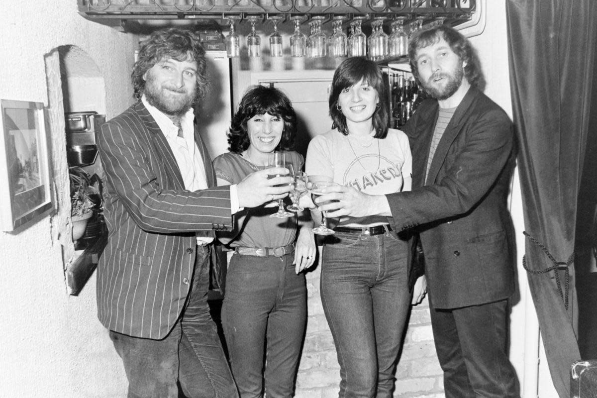 Cheers! Chas & Dave visited Shakers in June 1982 <i>(Image: Watford Observer)</i>