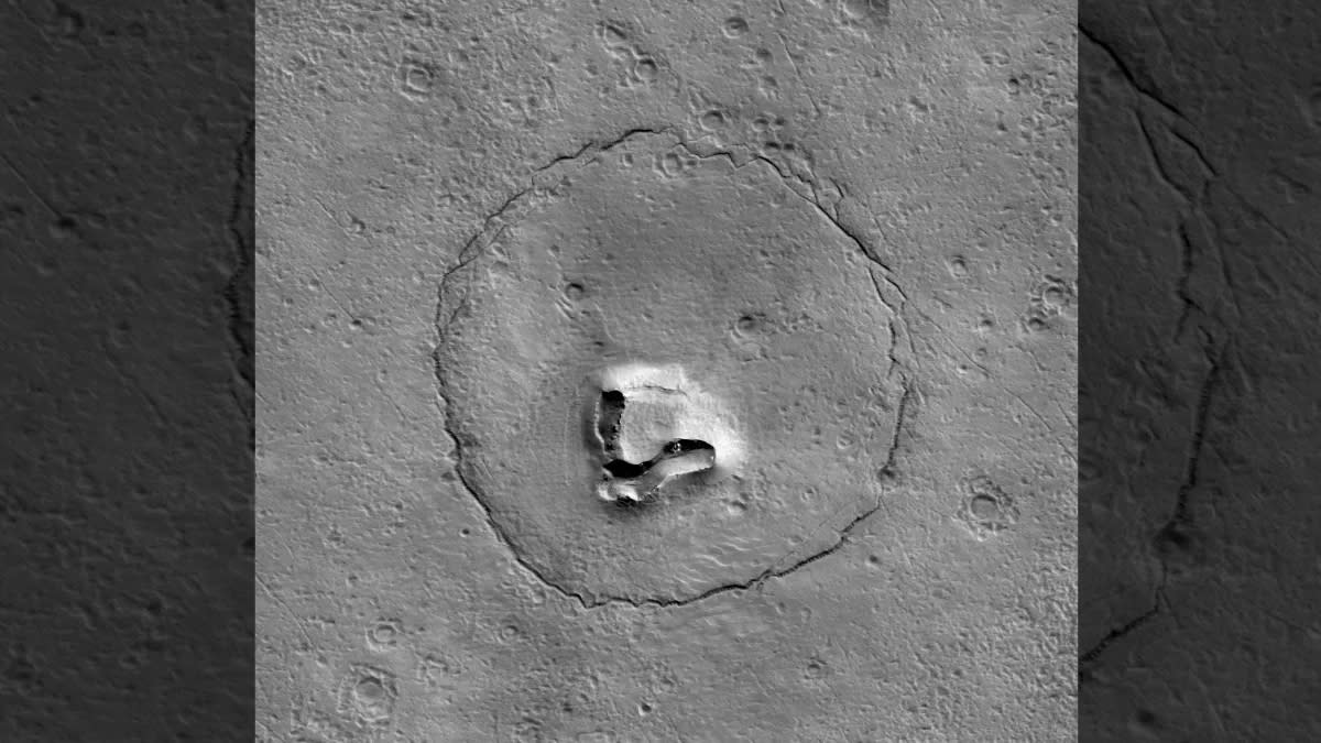  A cracked hillside on Mars looks just like the face of a teddy bear 