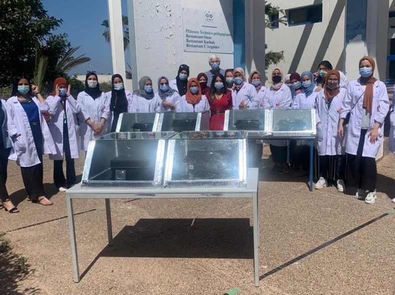 20 young female technicians from Morocco's Souss-Massa region were trained to make solar cookers. Traditionally, wood and butane gas are used, especially in the rural world, for cooking, despite their negative impact on people's health and the environment (WECF)