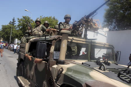 Tunisian army soldiers arrive after a gunman opened fire on a beachside hotel in Sousse, Tunisia, June 26, 2015. REUTERS/Amine Ben Aziza