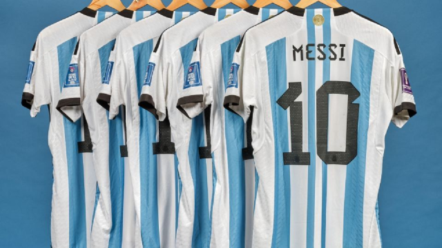 La camiseta de Messi en el Mundial de Qatar ya es lo más vendido del mundo,  y su precio de reventa está disparado