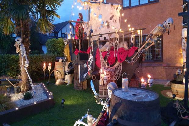 Mum builds incredible 14ft Pirates of the Caribbean-themed ship