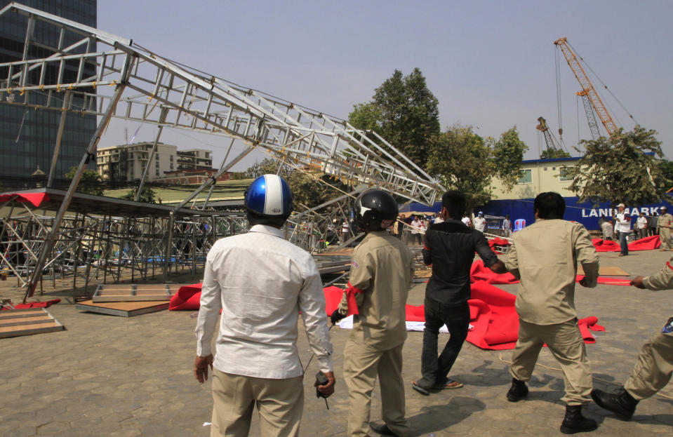 Security personnel remove a shelter where Cambodian National Rescue Party leaders give a speech to their supporters at Democracy Square in Phnom Penh, Cambodia, Saturday, Jan. 4, 2014. Cambodian police have pushed out about 1,000 anti-government demonstrators from a park in the capital Phnom Penh, a day after four people were killed in a crackdown on a labor protest. (AP Photo/Heng Sinith)