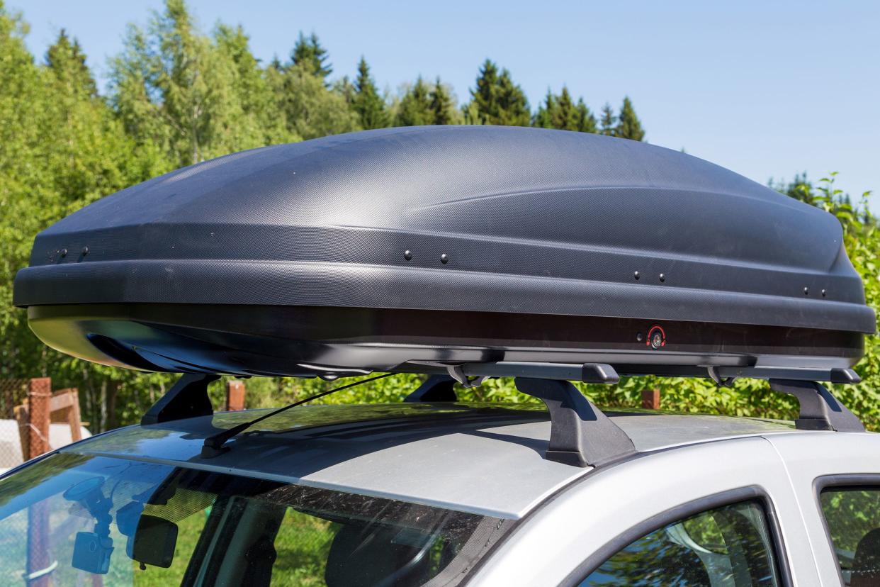 car with the roof rack with cargo box