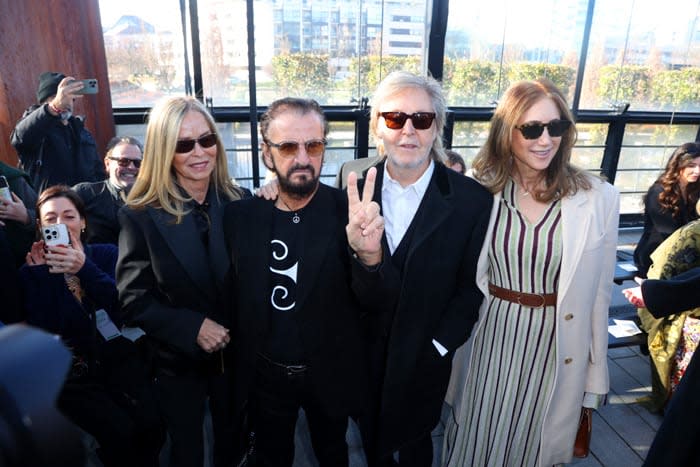 Paul McCartney y Ringo Star con sus respectivas parejas