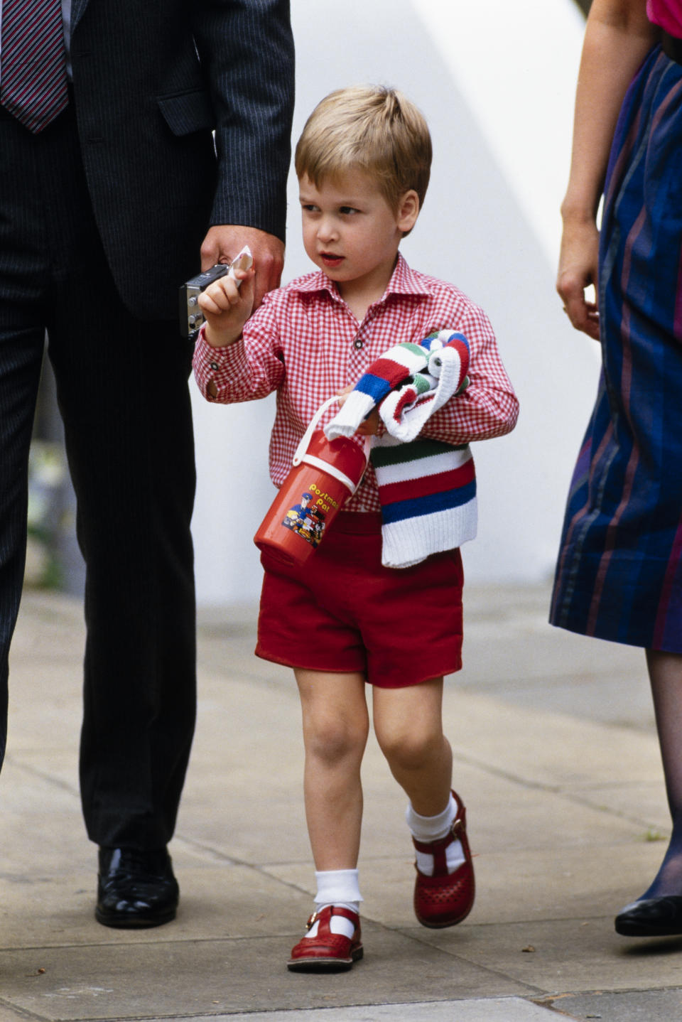 LONDON - SEPTEMBER 24: Prince William on his first day at nursery school on September 24, 1985. He arrived with Prince Charles and Diana Princess of Wales for his first day at Mrs. Mynor's Nursery school in Notting Hill, London, England. (Photo by David Levenson/Getty Images)