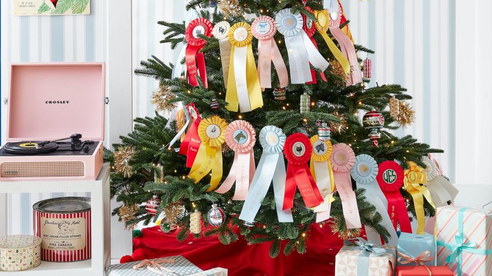 christmas tree decoration ideas, prize ribbons