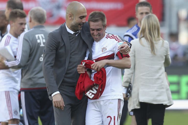 Lahm tiene su favorito para la próxima final de la Champions League: Manchester City, por Guardiola, a quien aprecia y elogia en cada declaración; "Me enseñó muchos elementos nuevos, y yo ya estaba en el cierre de mi carrera", analiza