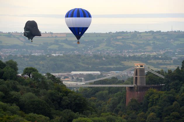 Une montgolfière Dark Vador au dessus de Bristol, en Angleterre, jeudi.