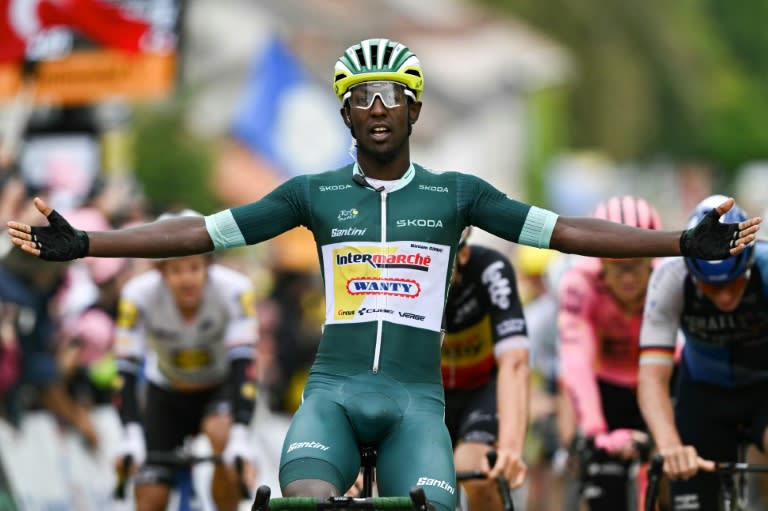 L'Erythréen Biniam Girmay, maillot vert du Tour de France, vainqueur de la 8e étape le 6 juillet à Colombey-les-deux-Eglises (Marco BERTORELLO)