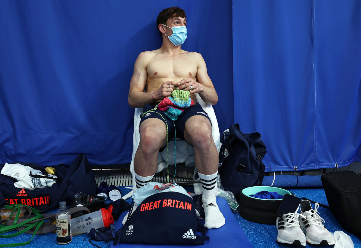 Thomas Daley of Team Great Britain knitting before the Men's 10m Platform Final. (Clive Rose / Getty Images)