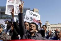 Lebanese and Arab students flash victory signs, shout slogans and carry signs during a protest against Saudi-led air strikes on Yemen, in front of the offices of the U.N. headquarters in Beirut April 1, 2015. REUTERS/Mohamed Azakir