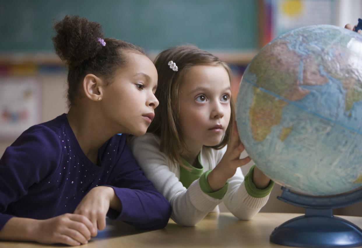 There are many pieces of evidence to help explain why the Earth spins, and some major mysteries. <a href="https://www.gettyimages.com/detail/photo/students-looking-at-globe-in-classroom-royalty-free-image/142020176" rel="nofollow noopener" target="_blank" data-ylk="slk:Jose Luis Pelaez Inc/DigitalVision via Getty Images;elm:context_link;itc:0;sec:content-canvas" class="link ">Jose Luis Pelaez Inc/DigitalVision via Getty Images</a>