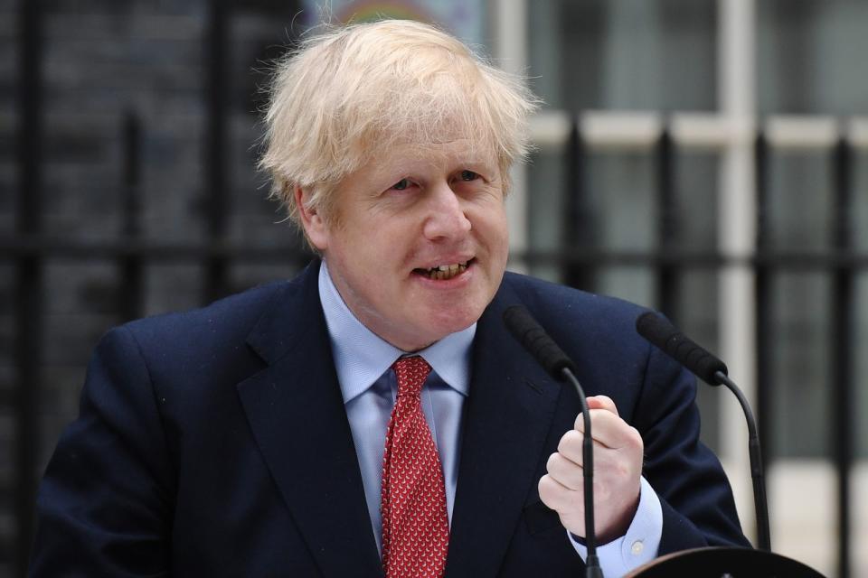 Bei dem britischen Premierminister Boris Johnson verlief die Corona-Erkrankung nicht so mild. Sein Zustand verschlechterte sich, und er musste sogar in die Intensivstation verlegt werden, um notfalls beatmet werden zu können. Vier Wochen nach der Bekanntgabe seiner Infektion nahm er seine Amtsgeschäfte wieder auf. (Bild: 2020 Getty Images / Chris J Ratcliffe)