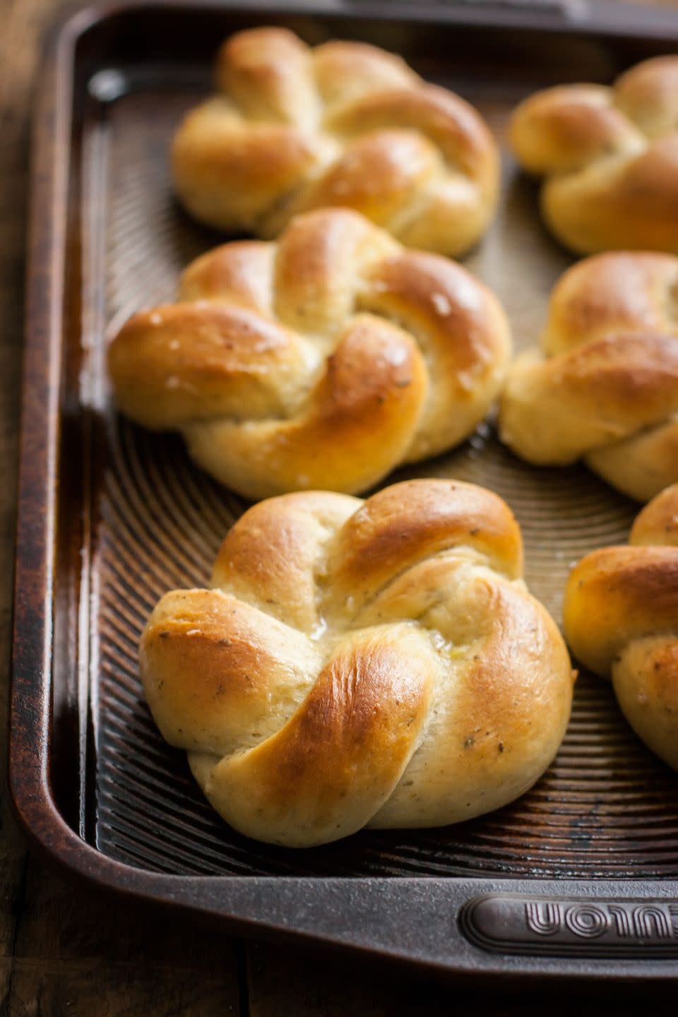 31) Vegan Thanksgiving Dinner Rolls