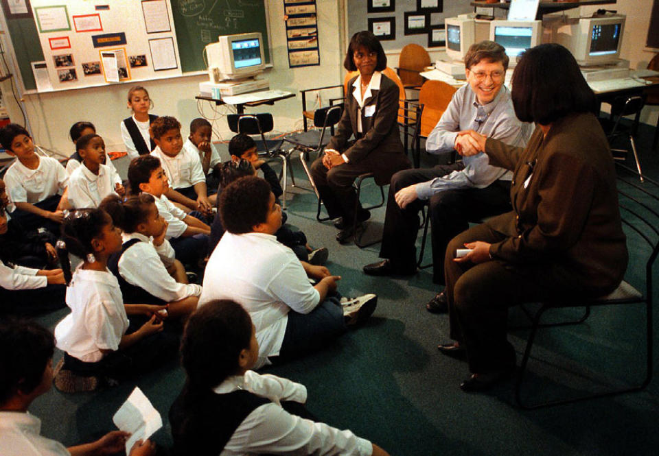 Bill Gates visited a California elementary school in 1998. (Getty Images)