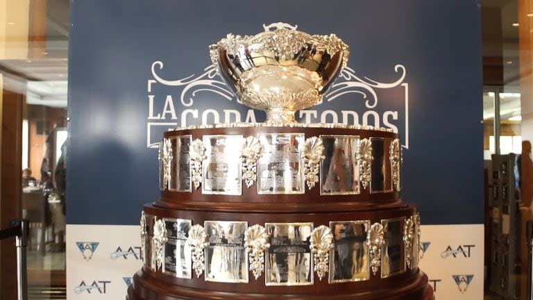Le Ensaladera original, el trofeo de la Davis, estuvo exhibido en el Jockey Club Rosario en junio de 2017, tras la conquista de 2016 con el equipo capitaneado por Daniel Orsanic