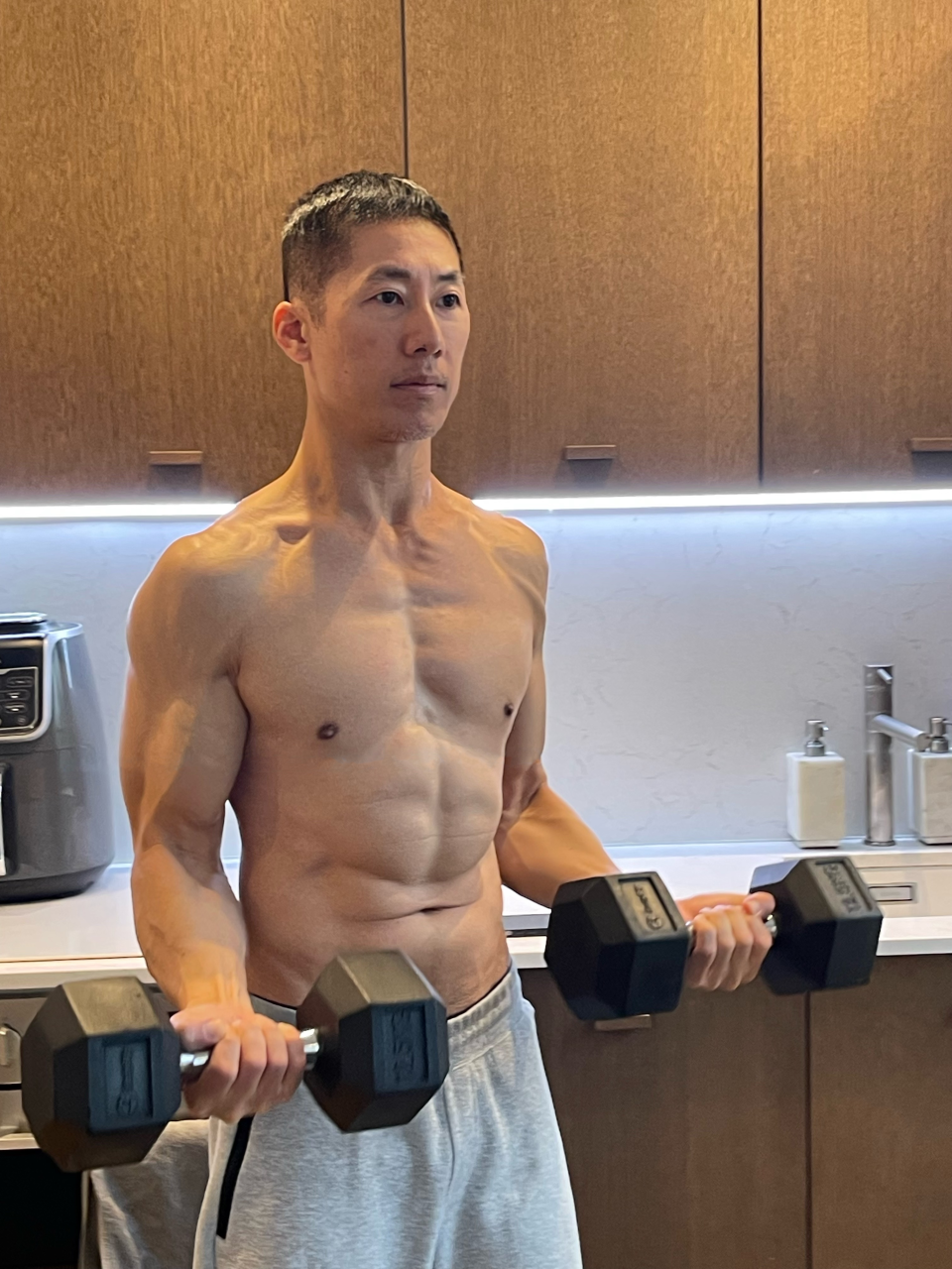 Bobby Liu sagte, er habe Fett verbrannt und Muskeln aufgebaut, indem er seine Ernährung und sein Trainingsprogramm vereinfacht habe. - Copyright: Bobby Liu