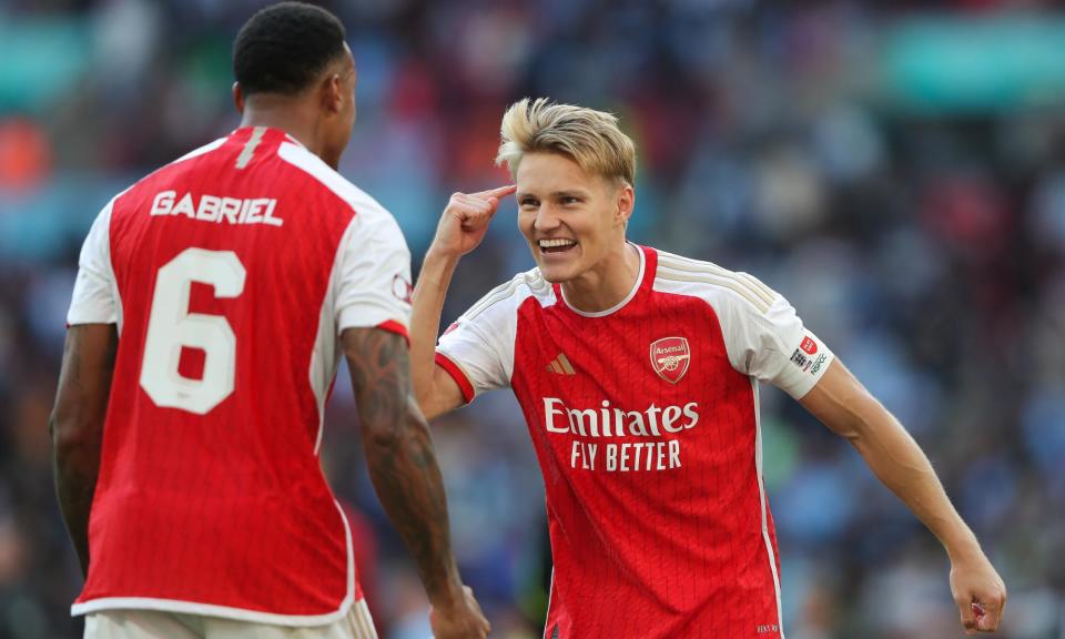 <span>Martin Ødegaard celebrates with <a class="link " href="https://sports.yahoo.com/soccer/teams/arsenal/" data-i13n="sec:content-canvas;subsec:anchor_text;elm:context_link" data-ylk="slk:Arsenal;sec:content-canvas;subsec:anchor_text;elm:context_link;itc:0">Arsenal</a> teammate Gabriel. When Arsène Wenger was manager, players used virtual reality headsets to help train their brains.</span><span>Photograph: James Gill/Danehouse/Getty Images</span>