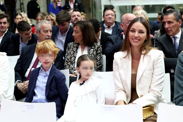 Helen Lindes y sus hijos