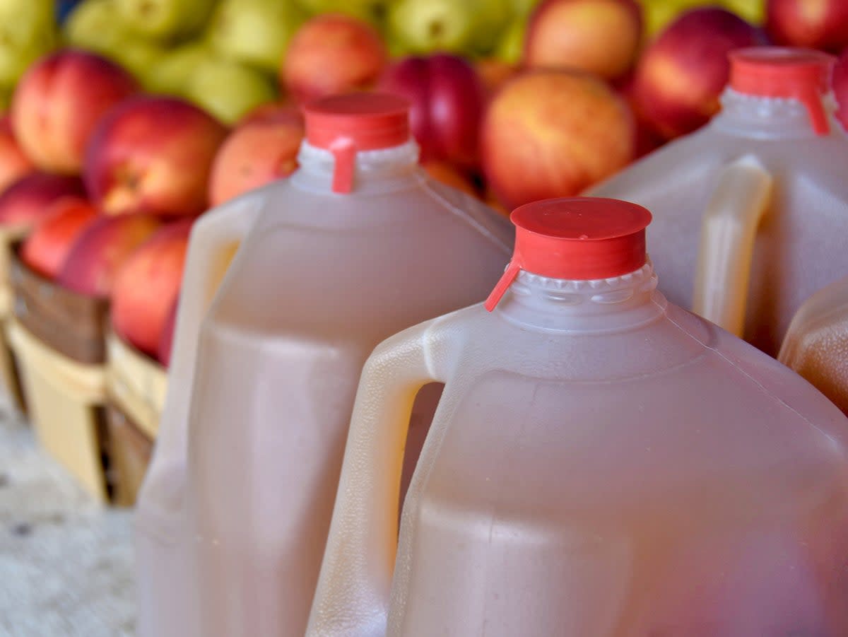 Experts recommend consumers stay away from unpasteurized apple cider (Getty Images/iStockphoto)