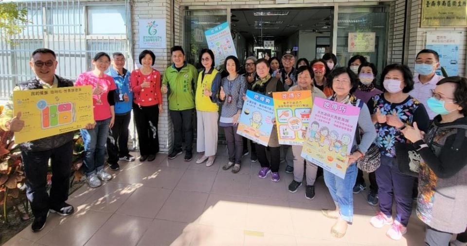 「社區營養推廣南區分中心」揭幕啟用，協助社區居民營養健康一百分。（衛生局提供）