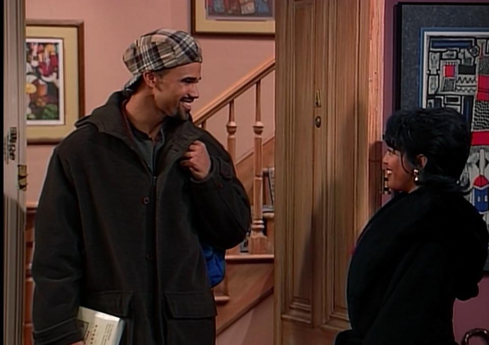 Shemar Moore and Kim Fields in a scene from "Living Single"