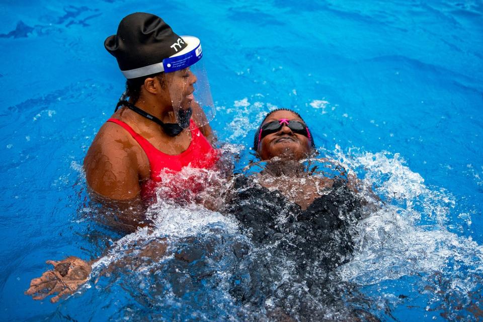 Coach Paulana Lamonier Wants More Black People to Learn to Swim: ‘We’re Here to Smash the Stereotypes