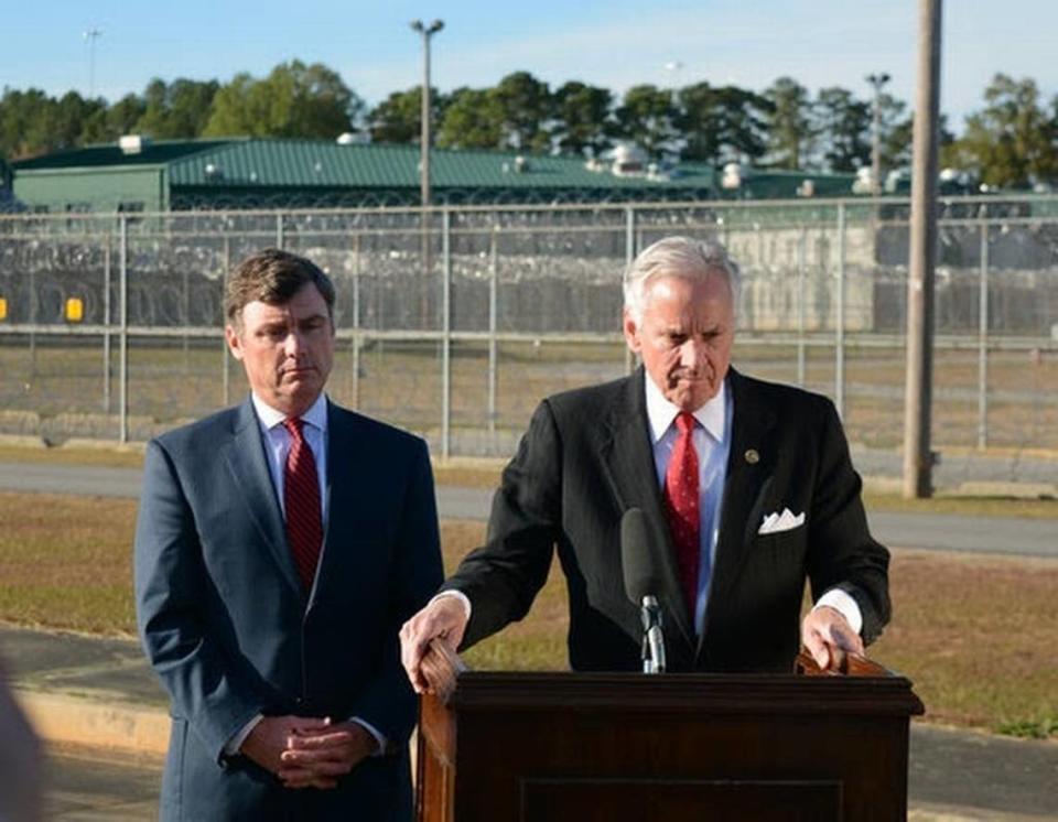 S.C. Corrections Director Bryan Stirling, left, and Gov. Henry McMaster announced outside Columbia’s Broad River Correctional Institution on Nov. 20, 2017 that the state did not have the drugs for lethal injections.