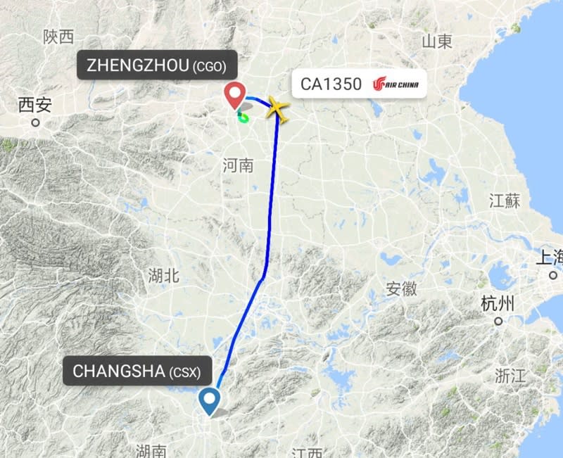 中國國際航空CA1350從長沙飛北京航班，因為「公共安全」，15日上午9時58分備降鄭州機場，人機安全。圖為航班飛行航跡圖。（截圖取自Flightradar24網站）