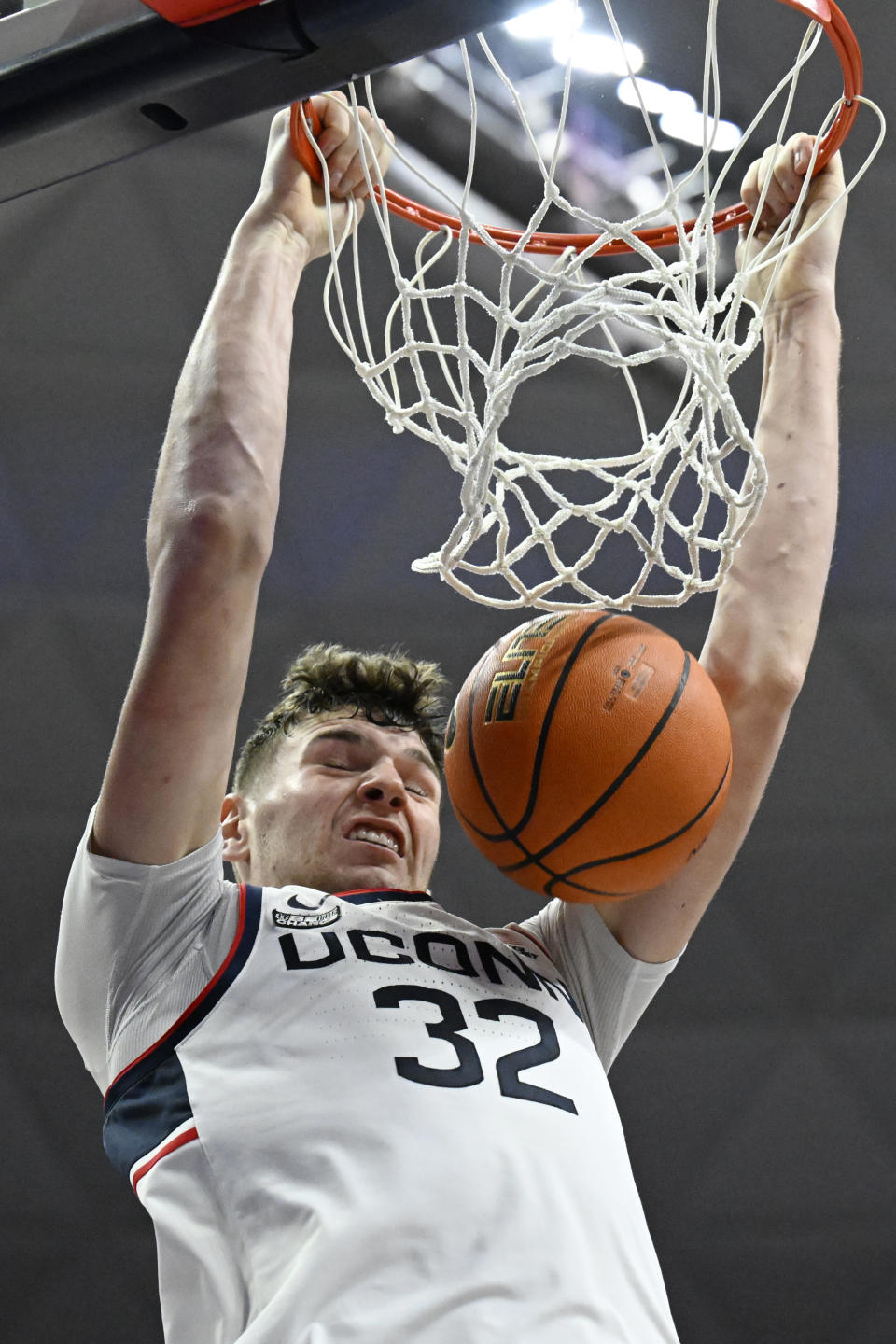 UConn center Donovan Clingan dunks in the second half of an NCAA college basketball game against New Hampshire, Monday, Nov. 27, 2023, in Storrs, Conn. (AP Photo/Jessica Hill)