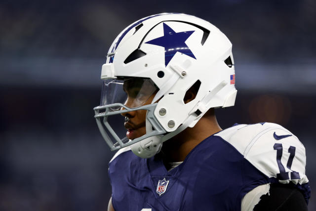 Cowboys' Micah Parsons wears Von Miller t-shirt during warmups