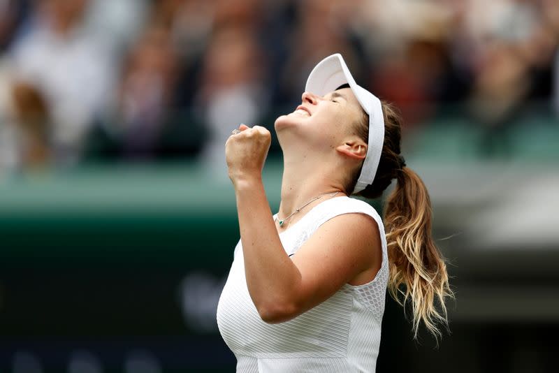 La ucraniana Elina Svitolina celebra en el partido frente a la belga Alison Van Uytvanck