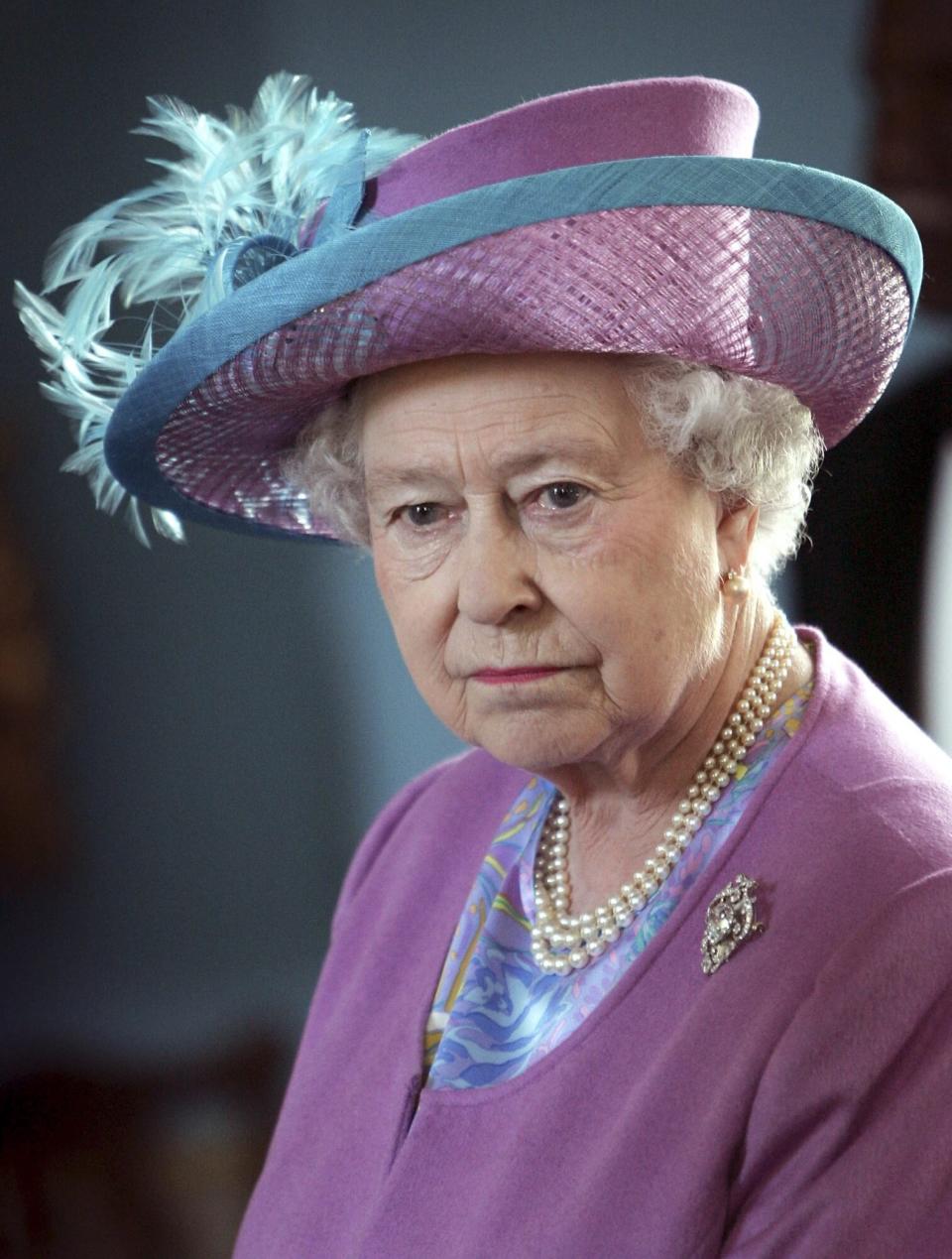 Queen Elizabeth sad lead