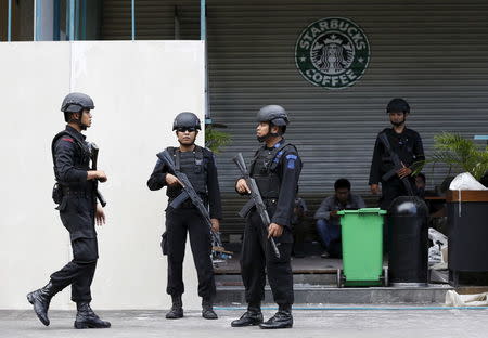 Indonesian police stand guard at the site of this week's militant attack in central Jakarta, Indonesia January 16, 2016. REUTERS/Darren Whiteside