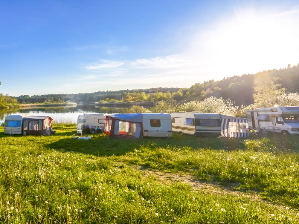 Campingplätze könnten in diesem Jahr großen Anklang finden. (Bild: alicja neumiler / Shutterstock.com)