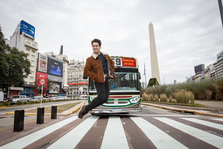 Como un hombre pájaro, el bailarín santafesino vuela alto, pero tiene los pies en la tierra